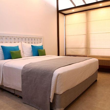 Blue Oceanic Beach Hotel Negombo Dış mekan fotoğraf